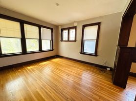 2516 Bellevue Ave