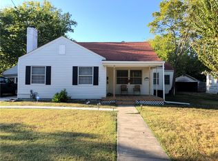 919 Maple St, Lockhart, TX 78644