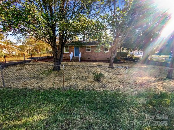 333 S High St, Waxhaw, NC 28173