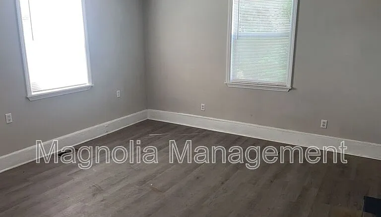216A S Walnut St — Photo 2