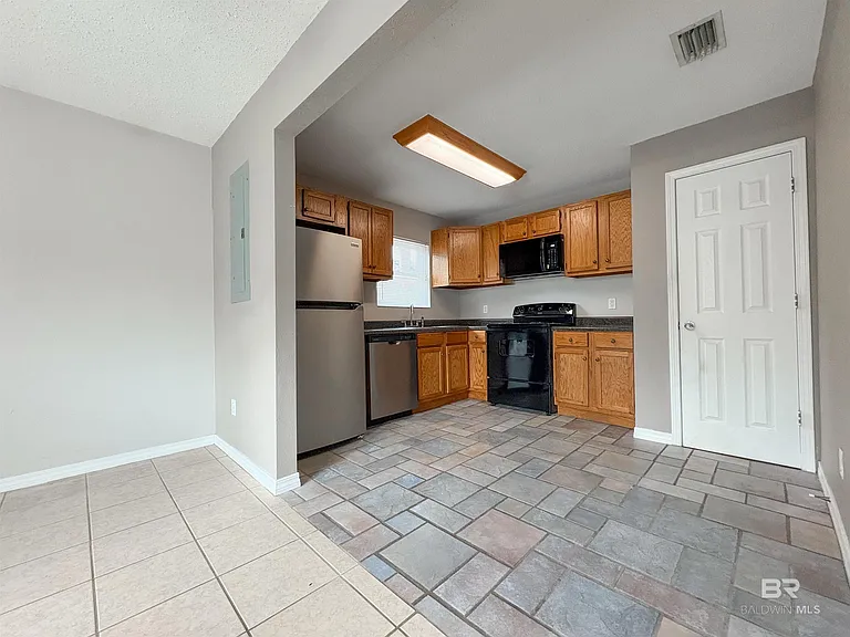 5652 Dee St #A — Photo 13