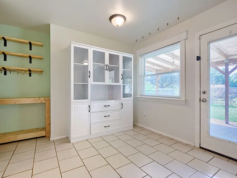 816 Aviation Ave — Photo 4