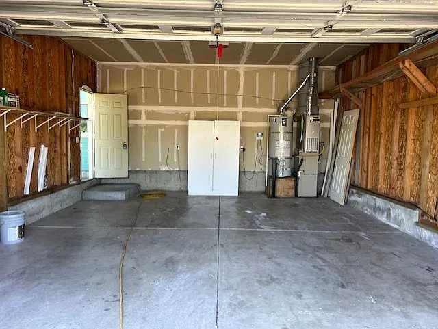 2108 Corona Ave — Photo 12