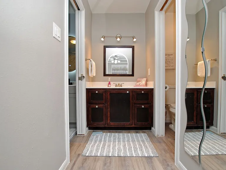 719 Park Knoll Ln — Photo 20
