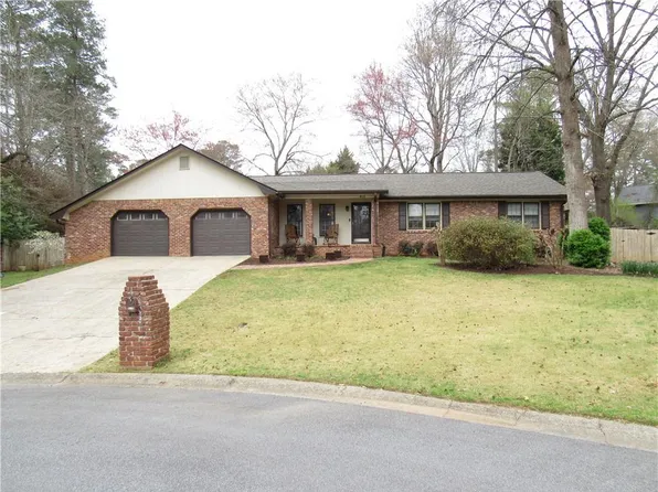 615 Forest Ct, Marietta, GA 30008