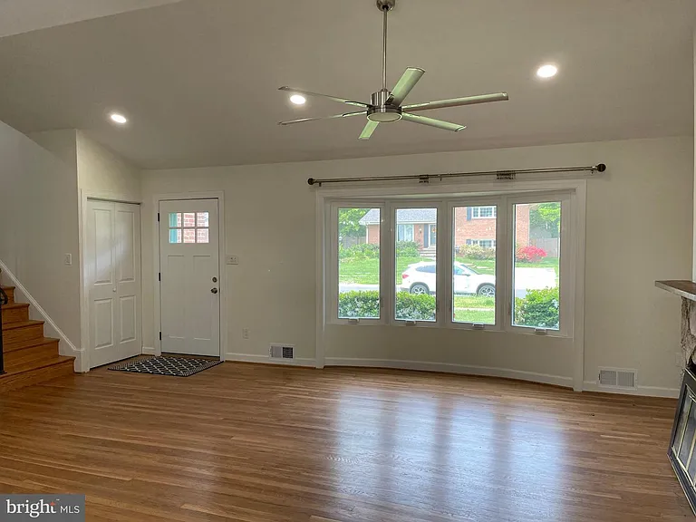9913 Pomona Dr — Photo 5