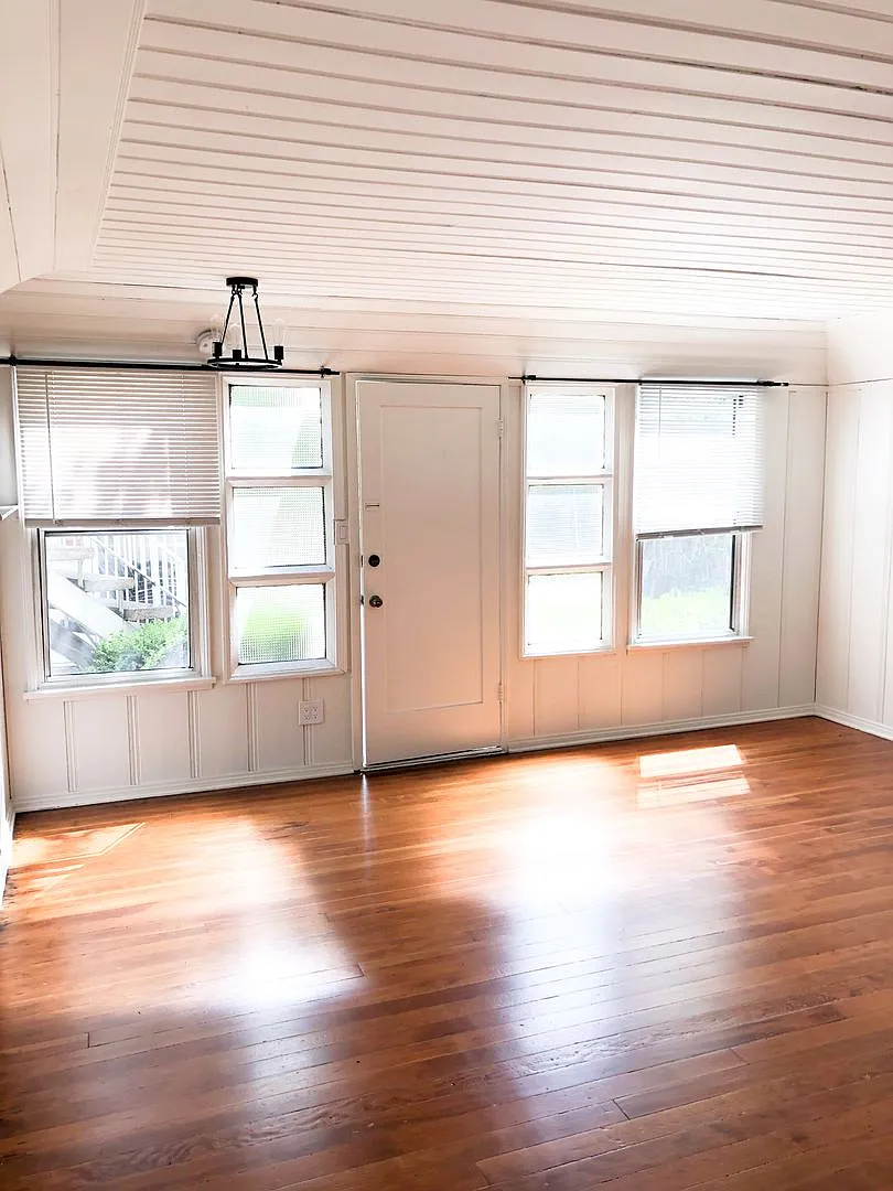 8149 Blackburn Ave. — Photo 4