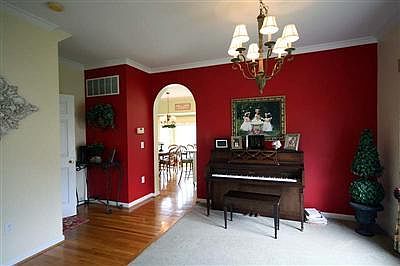 5th image of 10236 Bluebird Ct