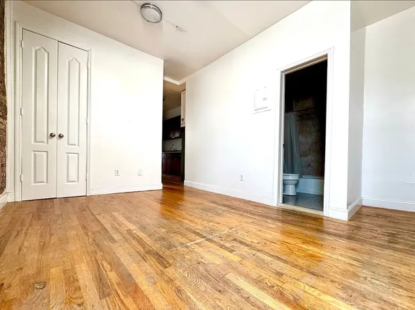 346 Gates Avenue image 6 of 8