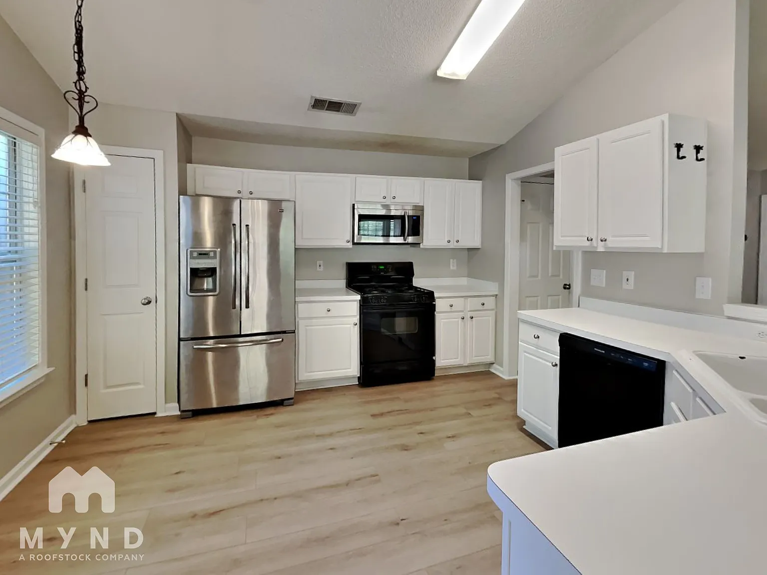3 bed, 2.0 bath, 1508 sqft, $2,175 — Photo 2
