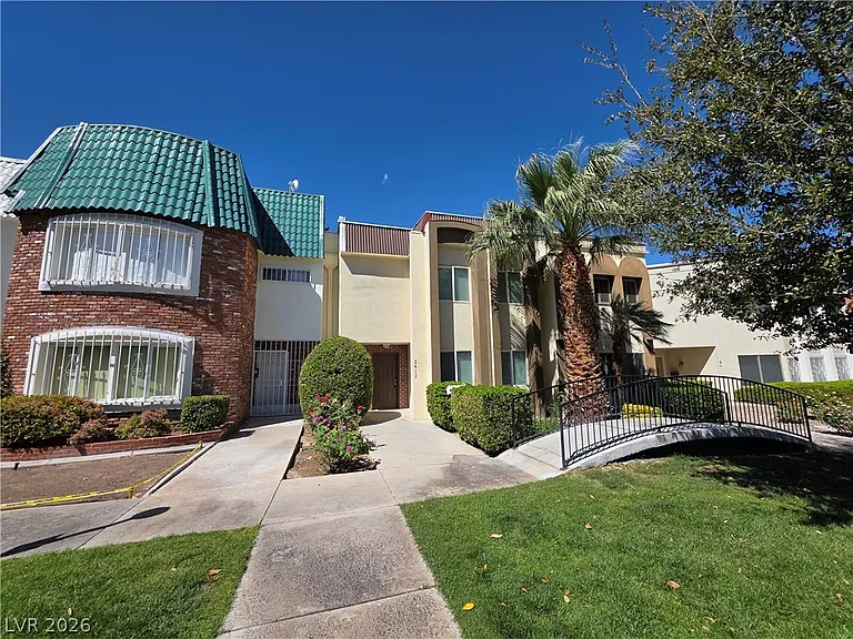 3412 Townhouse Dr — Photo 1