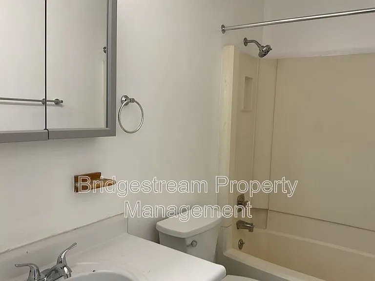 961 Taylorsview Dr — Photo 14