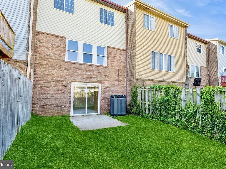 8 Tatler Pl — Photo 46