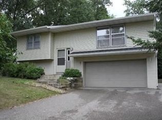 227 Highwood Dr, Chaska, MN 55318