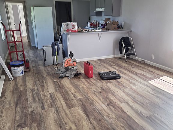 4th image of 209 Crosswhite Ln