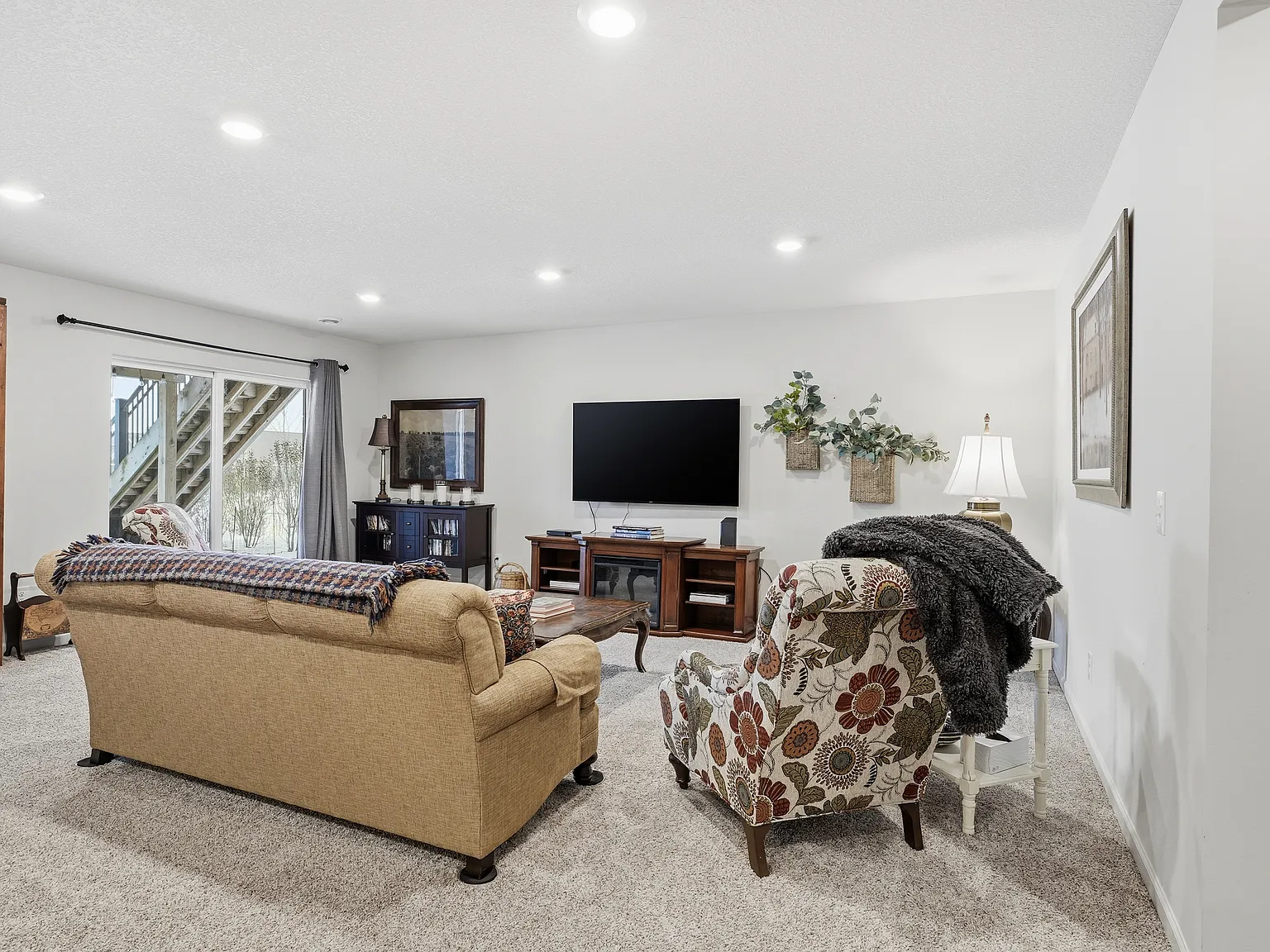 Copper Cir, Woodbury — Photo 3