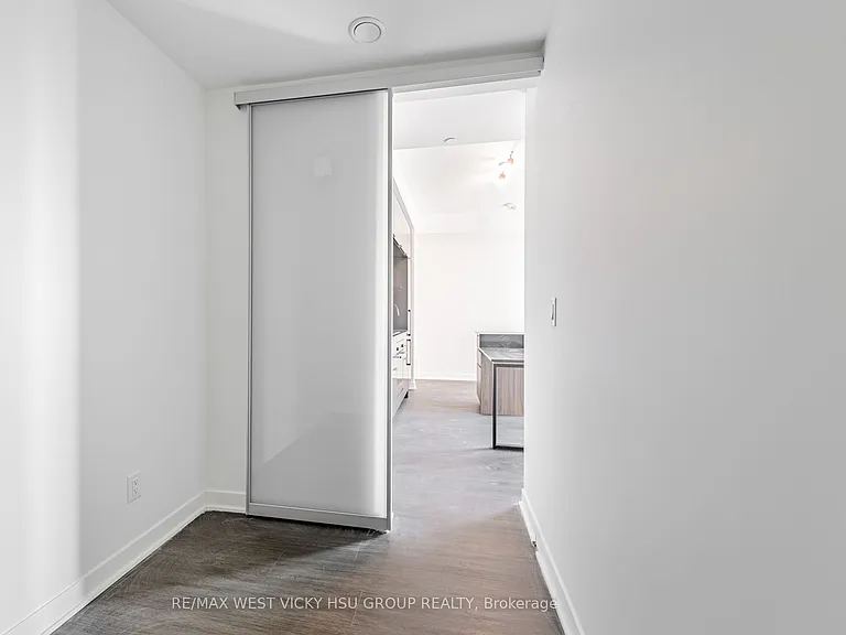 185 Alberta Ave #810 — Photo 6