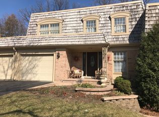 2S685 Avenue Normandy W, Oak Brook, IL 60523