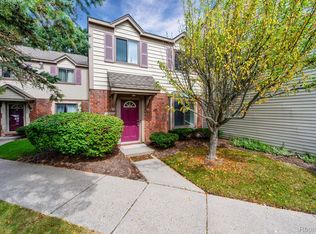 1630 River View Dr, Rochester, MI 48309