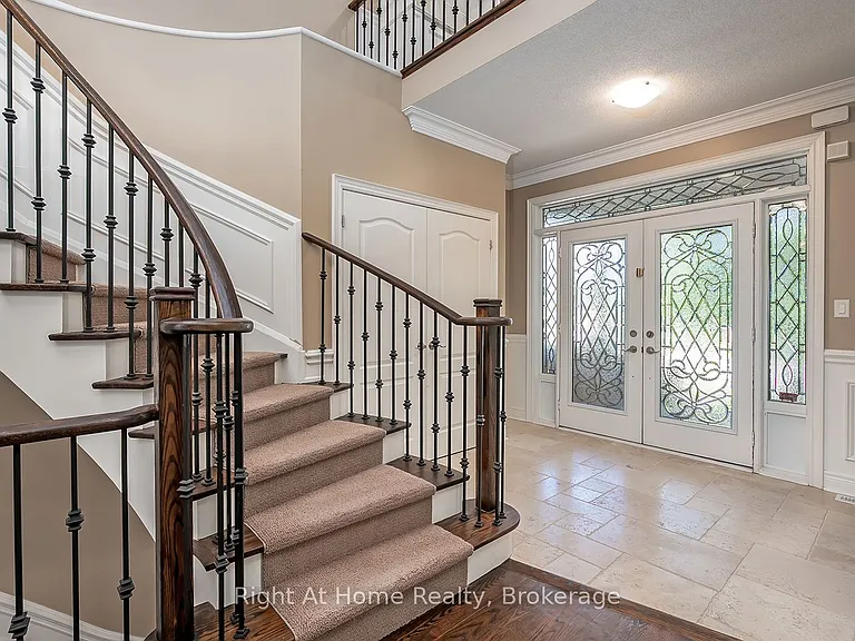 2096 Bingley Cres — Photo 3