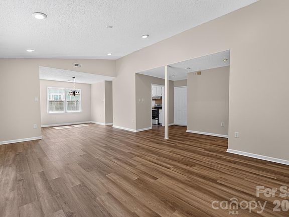 4th image of 7812 Surreywood Pl