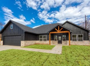 907 E Main St, Tioga, TX 76271