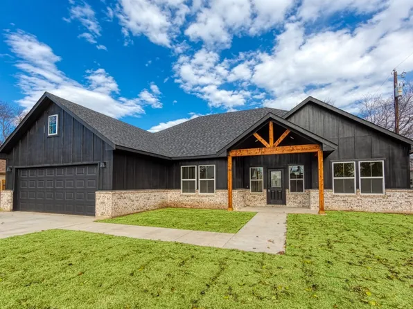 907 E Main St, Tioga, TX 76271