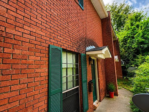 3rd image of 219 W Chickasaw St