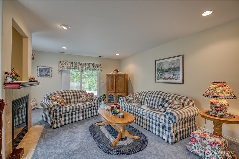 5th image of 212 Brant Lane