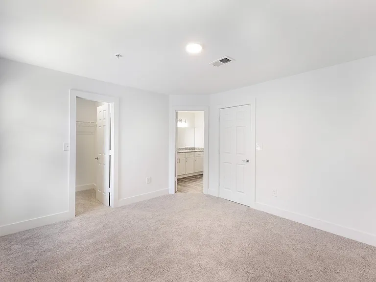 Wesley St. Claire Apartments at Lawrenceville — Photo 12
