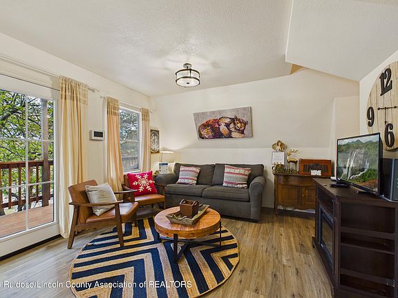 4th image of 555 2nd St