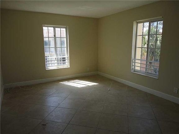 4th image of 5221 Geneva Way APT 308