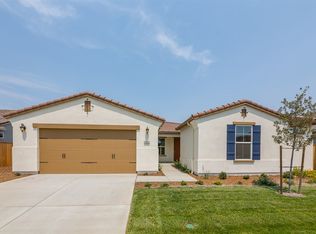 1821 N Notting Hill Ln, Clovis, CA