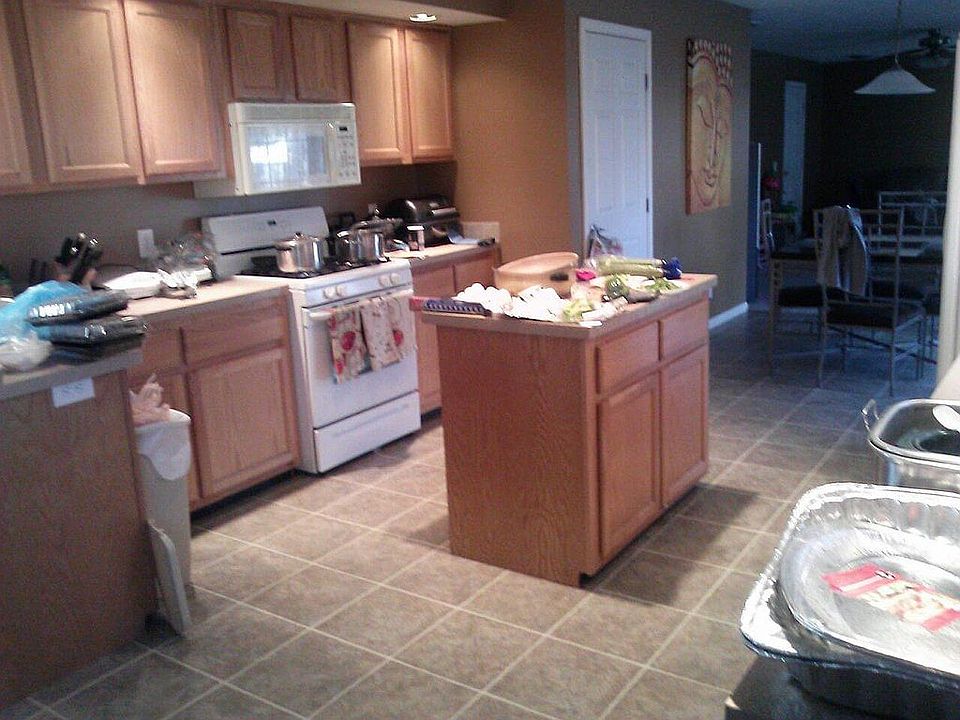 2nd image of 2831 Main St