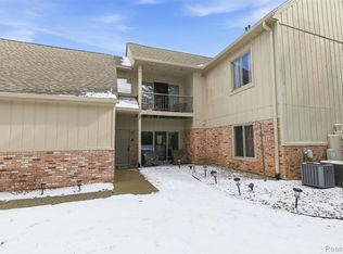 29325 Laurel Dr, Farmington, MI 48331