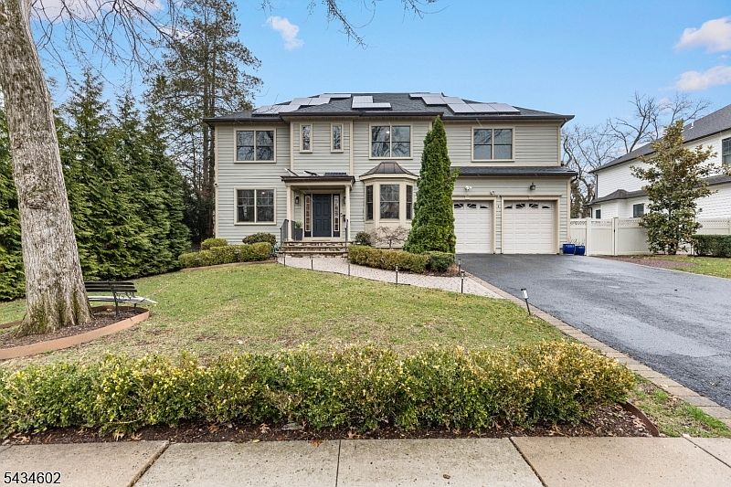 1st image of 9 Harriet Dr
