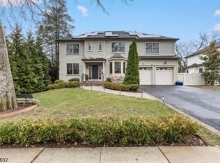 9 Harriet Dr, Princeton, NJ 08540