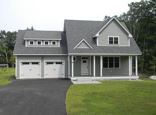 6 W Shore Park Rd, Kingston, NH 03848