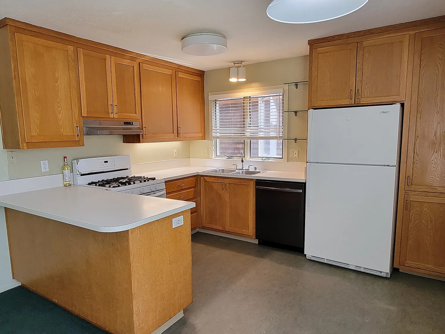 4 bed, 1200 sqft, $5,200 — Photo 4