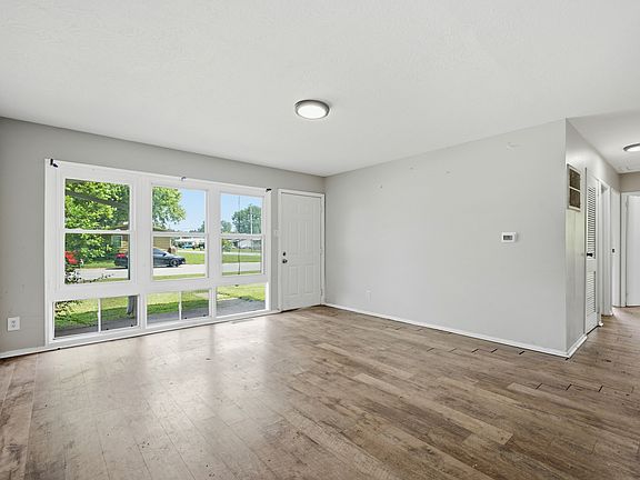 3rd image of 4823 Thrush Dr