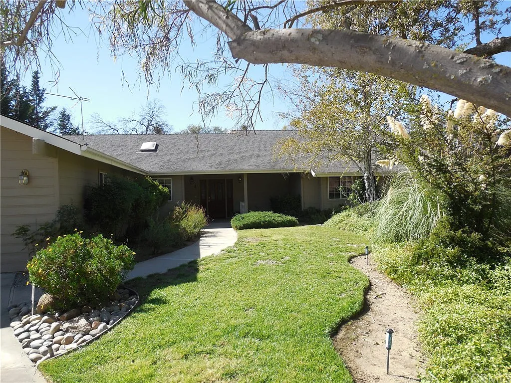 42811 Yosemite Springs Dr photo 1