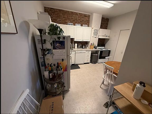 5th image of 11 Stearns Rd APT 1