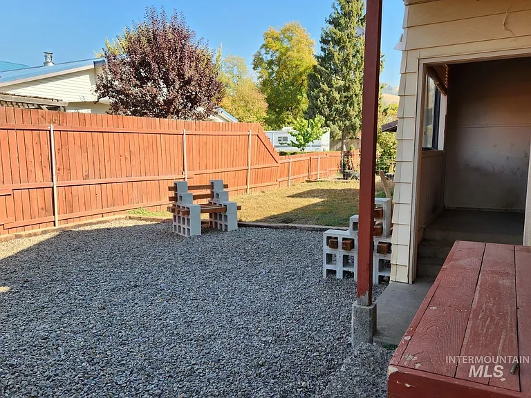 106 E Whiteley Ave — Photo 9