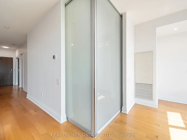 2191 Yonge St #4403 — Photo 11