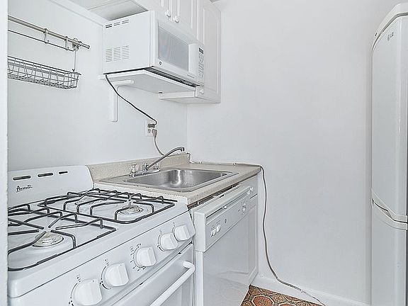 5th image of 241 W 24th St APT 1