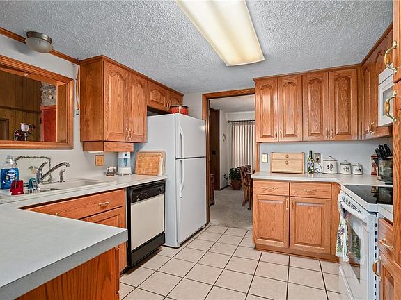 5th image of 10009 Essex Pl