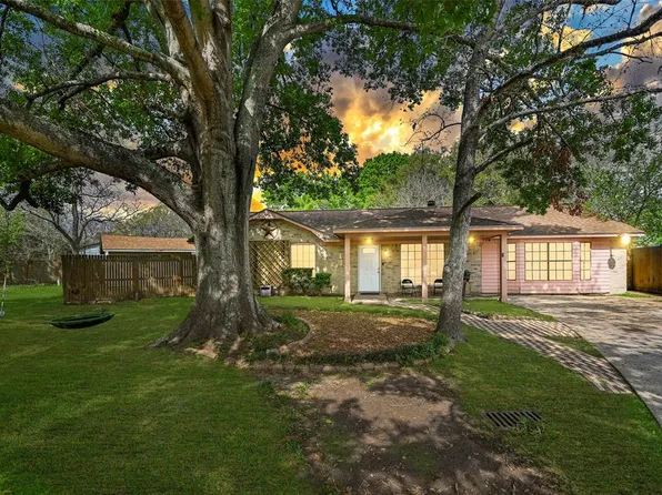 8607 Fern Circle, Highlands, TX 77562