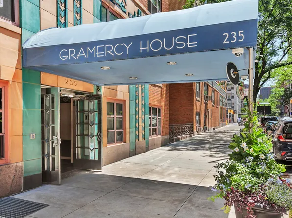 235 East 22nd Street image 8 of 14