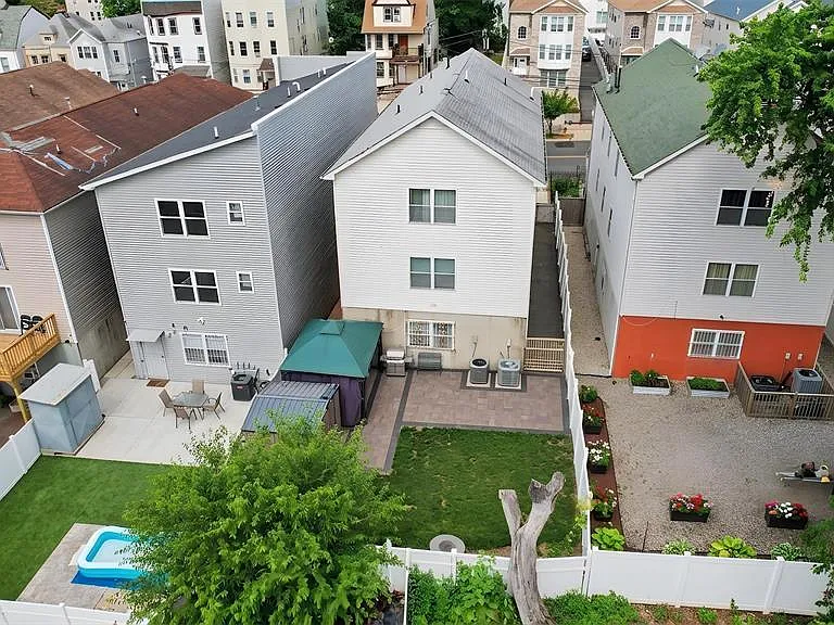 168 Johnson Ave — Photo 31