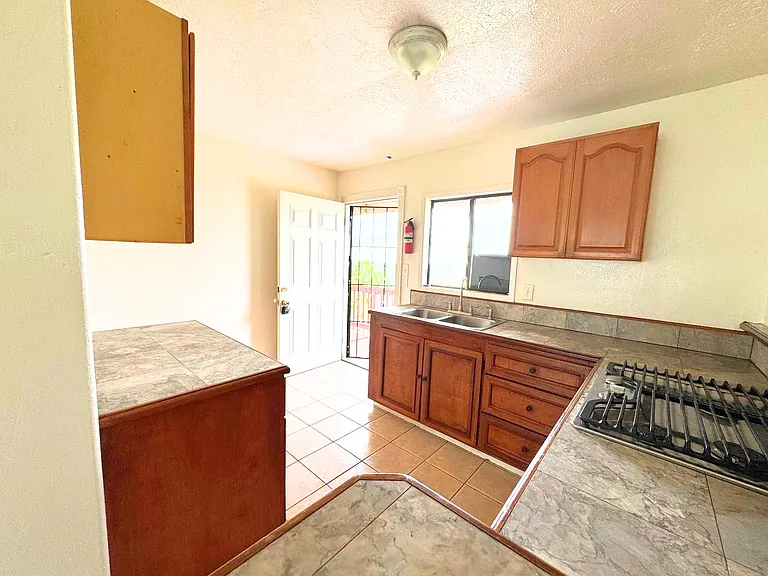 2057 Kinoole St #4 — Photo 2